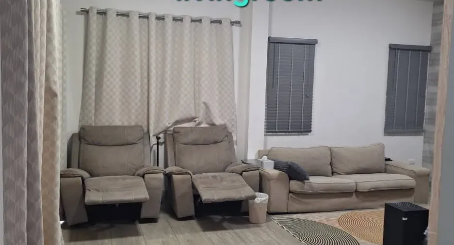 Haus zum Kauf mit 8 Zimmer in Lat Phrao, Bangkok