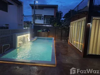 Haus zum Kauf mit 8 Zimmer in Lat Phrao, Bangkok