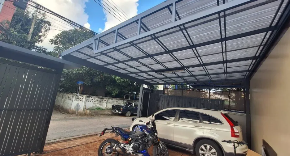 Haus zum Kauf mit 8 Zimmer in Lat Phrao, Bangkok