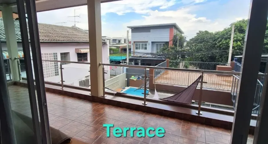 Haus zum Kauf mit 8 Zimmer in Lat Phrao, Bangkok