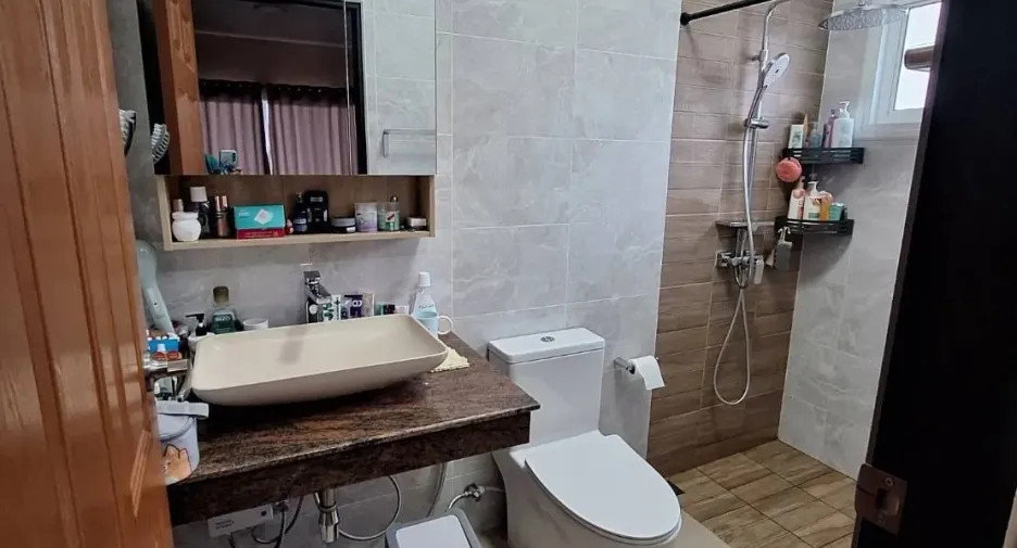 Haus zum Kauf mit 8 Zimmer in Lat Phrao, Bangkok