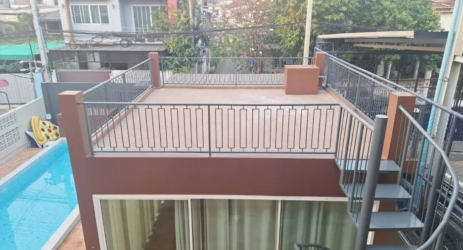 Haus zum Kauf mit 8 Zimmer in Lat Phrao, Bangkok