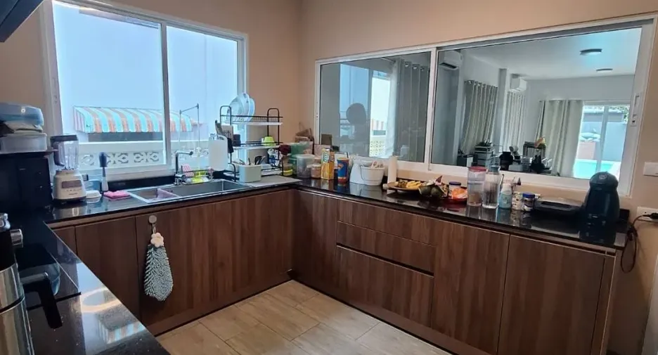 Haus zum Kauf mit 8 Zimmer in Lat Phrao, Bangkok