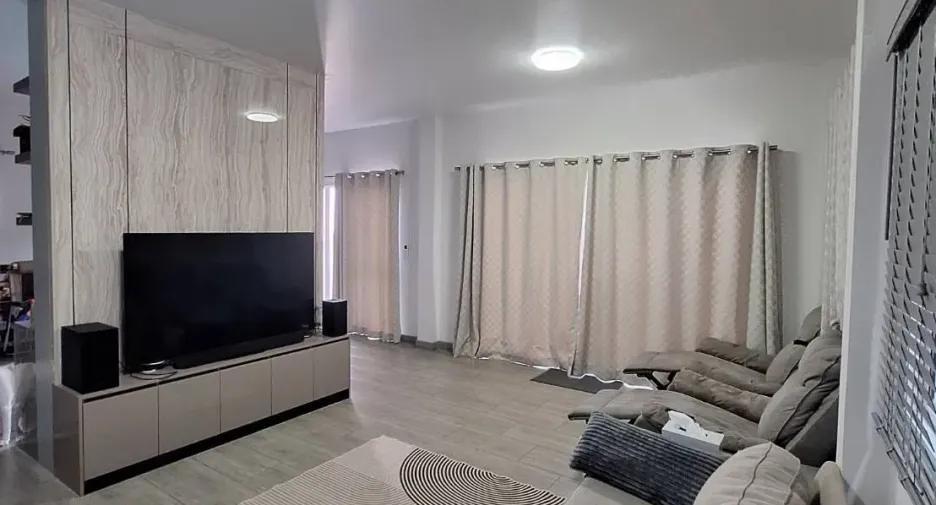 Haus zum Kauf mit 8 Zimmer in Lat Phrao, Bangkok