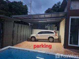 Haus zum Kauf mit 8 Zimmer in Lat Phrao, Bangkok