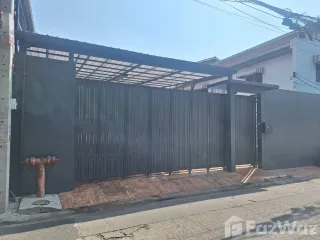 Haus zum Kauf mit 8 Zimmer in Lat Phrao, Bangkok