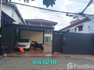 Haus zum Kauf mit 8 Zimmer in Lat Phrao, Bangkok