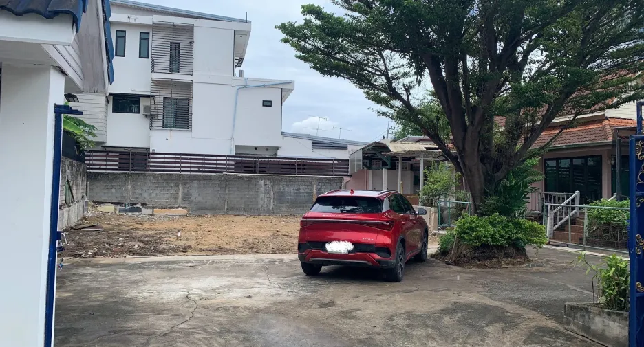 出售 1 卧室 独立屋 在 Bang Phlat, 曼谷