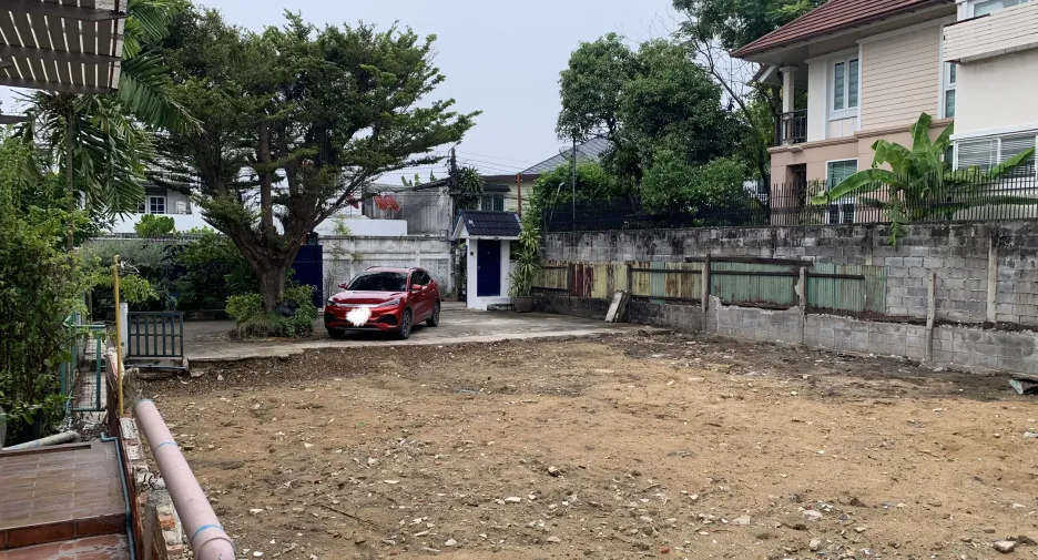 出售 1 卧室 独立屋 在 Bang Phlat, 曼谷