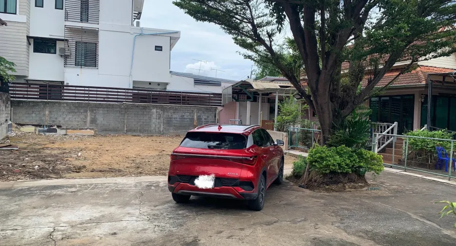 出售 1 卧室 独立屋 在 Bang Phlat, 曼谷