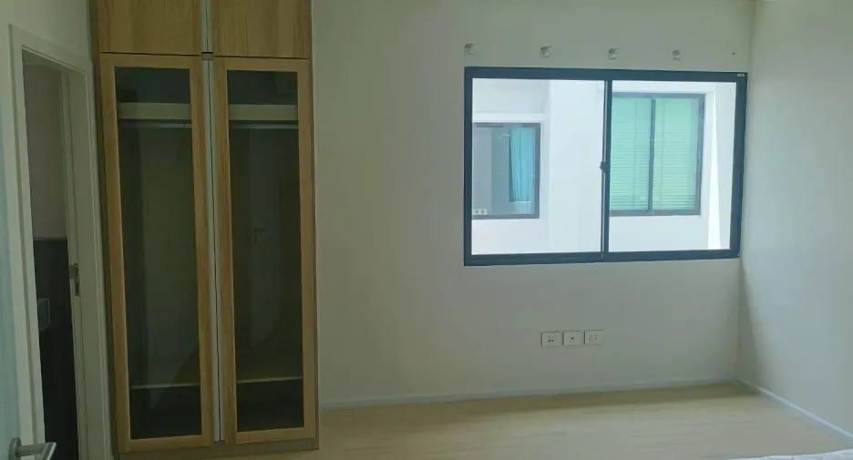 For rent 3 bedrooms house in Saphan Sung, Bangkok