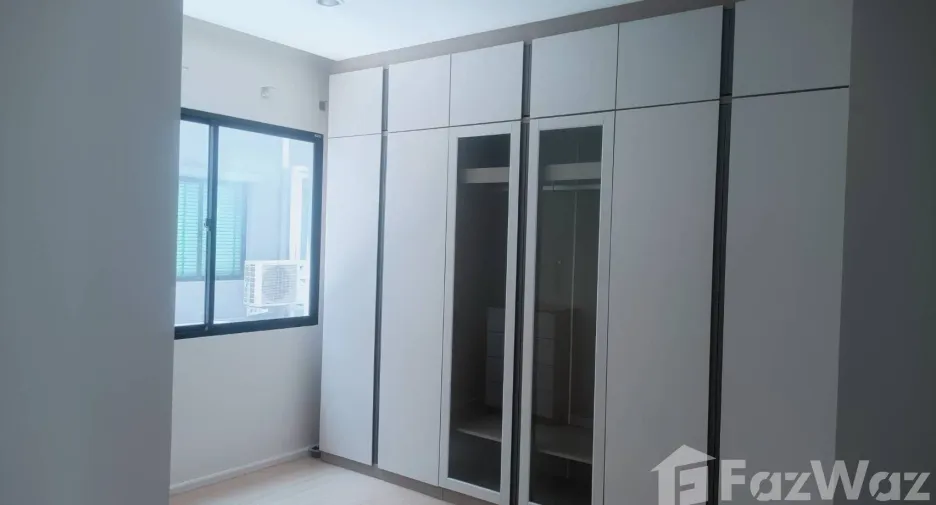 For rent 3 bedrooms house in Saphan Sung, Bangkok
