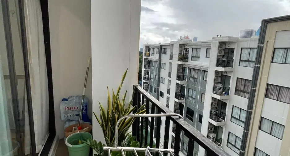 À louer studio condo à Khlong Toei, Bangkok