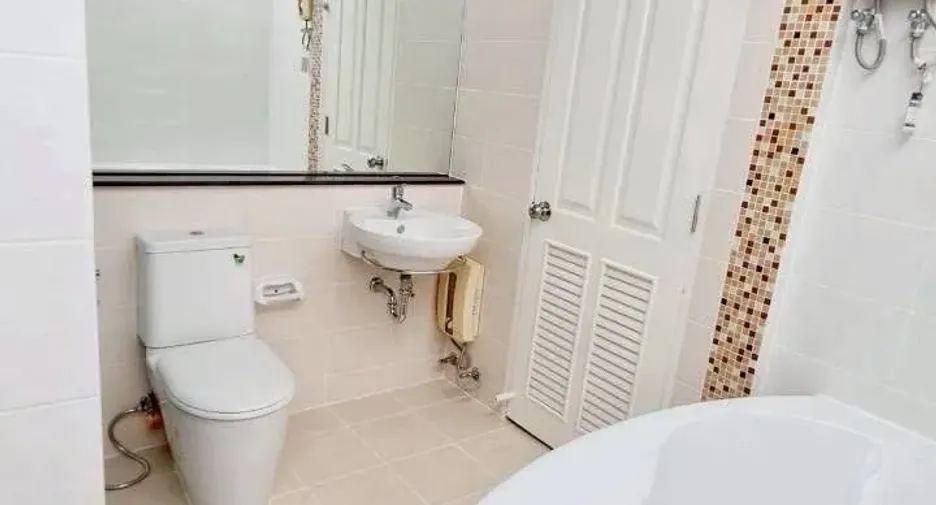 For rent 2 bedrooms townhouse in Phasi Charoen, Bangkok