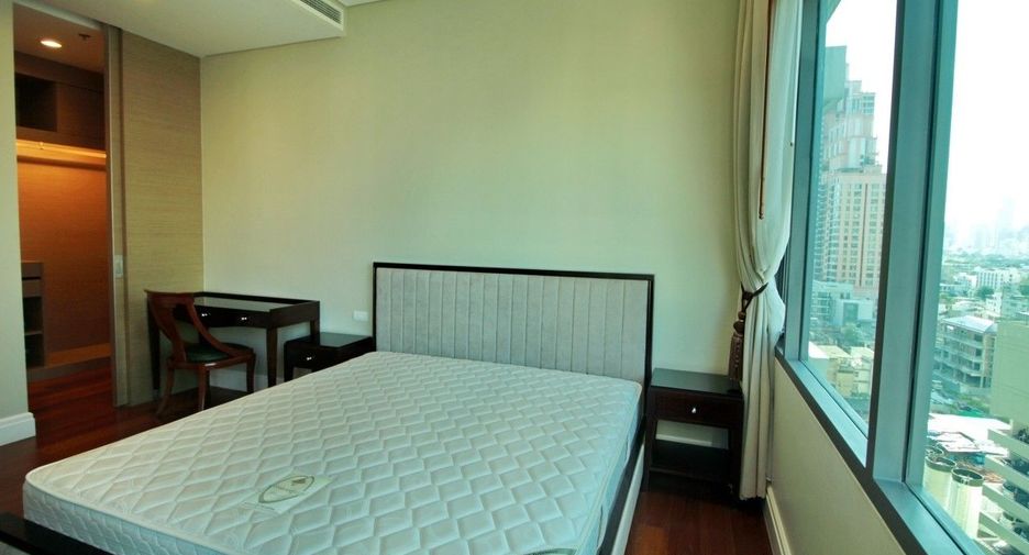 For rent 2 bedrooms condo in Khlong Toei, Bangkok