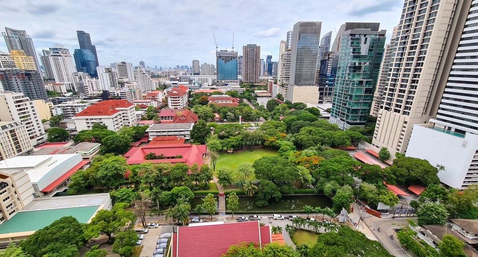 For rent 2 bedrooms condo in Watthana, Bangkok