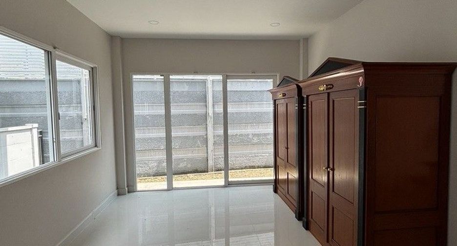 À vendre 4 chambres maison à Thung Khru, Bangkok