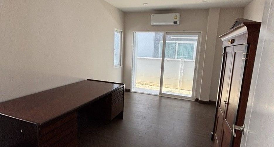 À vendre 4 chambres maison à Thung Khru, Bangkok