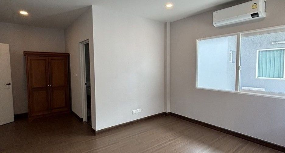 À vendre 4 chambres maison à Thung Khru, Bangkok