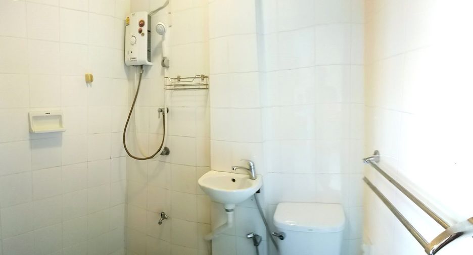 For sale 4 bedrooms townhouse in Mueang Chiang Mai, Chiang Mai