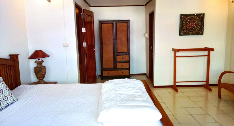 For sale 4 bedrooms townhouse in Mueang Chiang Mai, Chiang Mai
