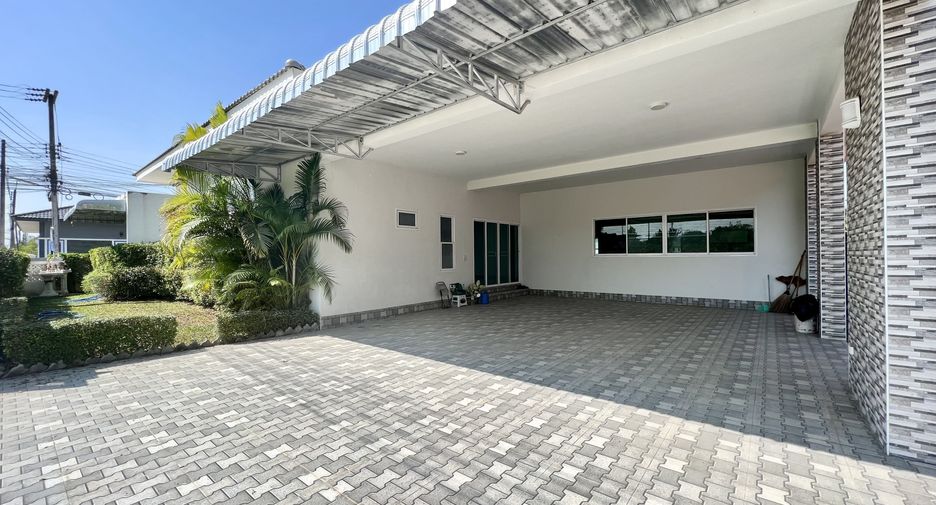 For sale 4 bedrooms house in Mueang Lamphun, Lamphun