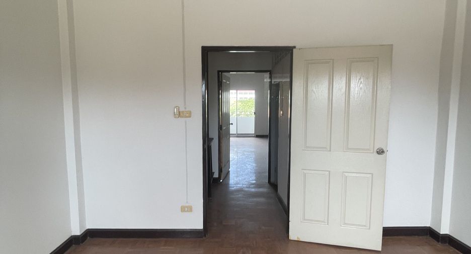 For sale 2 bedrooms townhouse in San Kamphaeng, Chiang Mai