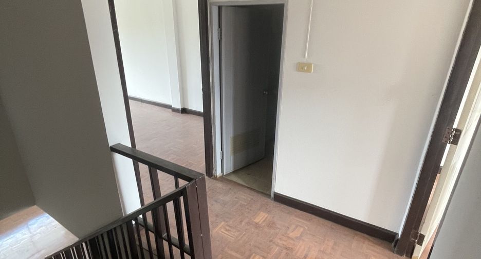 For sale 2 bedrooms townhouse in San Kamphaeng, Chiang Mai