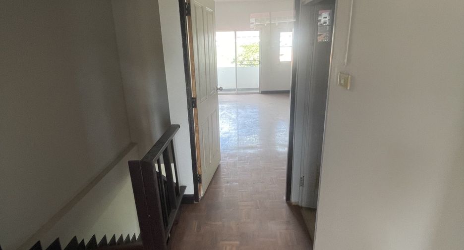 For sale 2 bedrooms townhouse in San Kamphaeng, Chiang Mai