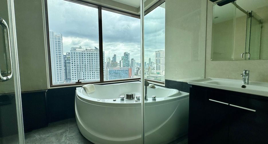 For sale 2 bedrooms condo in Khlong Toei, Bangkok