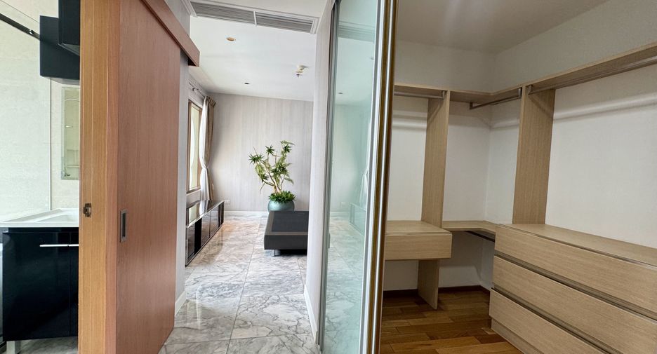 For sale 2 bedrooms condo in Khlong Toei, Bangkok