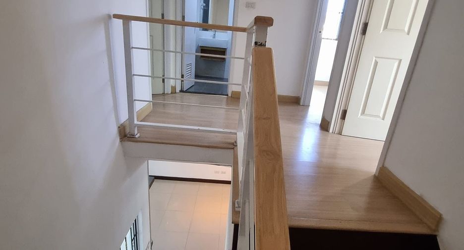 For rent 3 bedrooms townhouse in Bang Phli, Samut Prakan