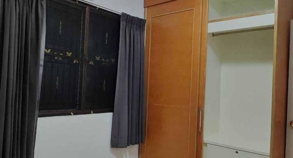 For rent 3 bedrooms townhouse in Bang Phli, Samut Prakan