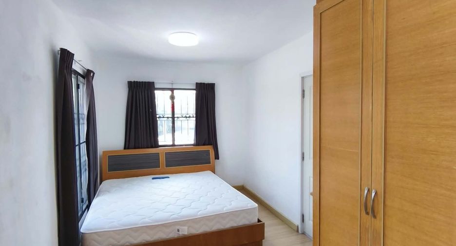 For rent 3 bedrooms townhouse in Bang Phli, Samut Prakan