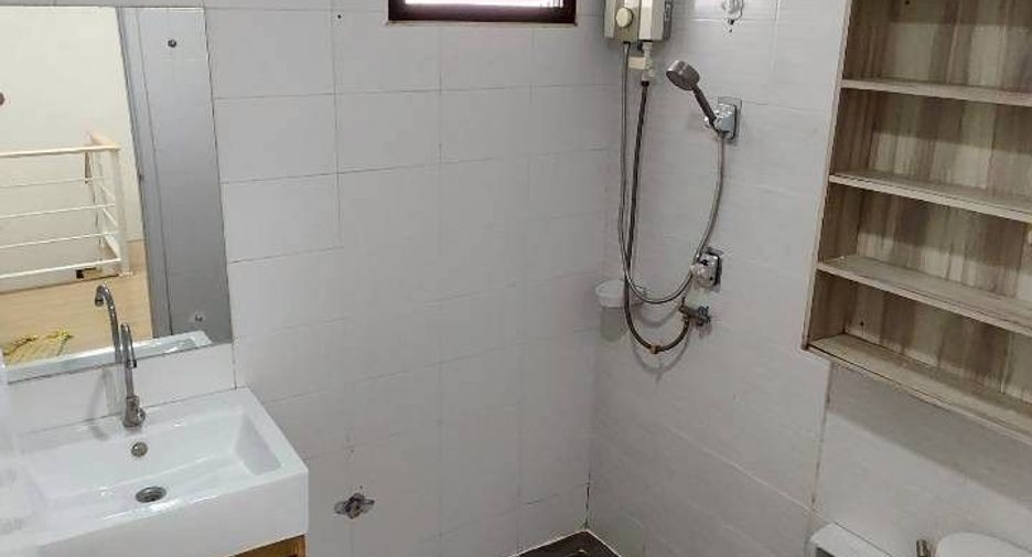 For rent 3 bedrooms townhouse in Bang Phli, Samut Prakan