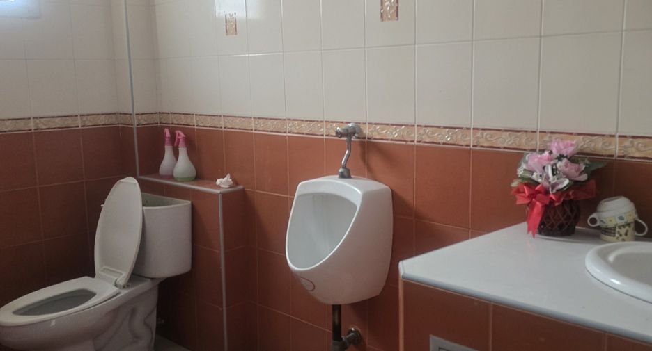 For rent 4 bedrooms townhouse in Yan Nawa, Bangkok