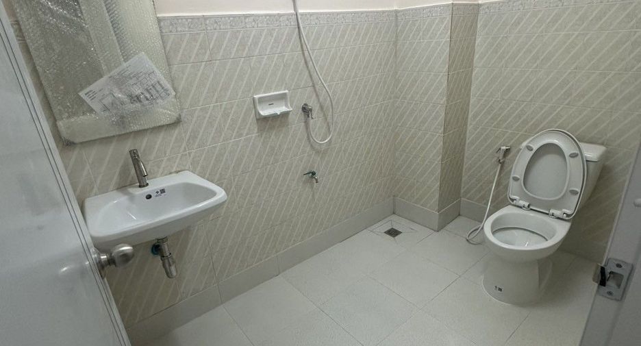 For rent 4 bedrooms townhouse in Rat Burana, Bangkok