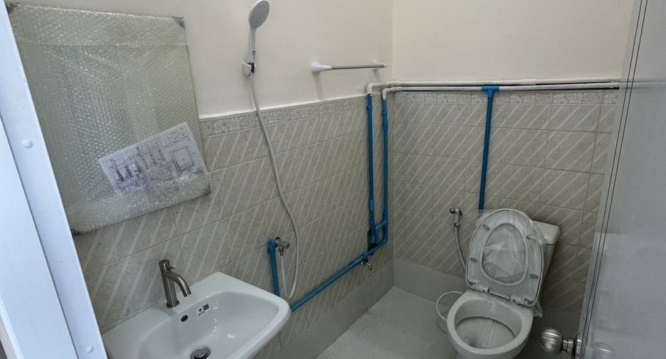 For rent 4 bedrooms townhouse in Rat Burana, Bangkok