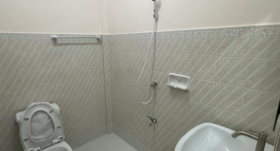 For rent 4 bedrooms townhouse in Rat Burana, Bangkok