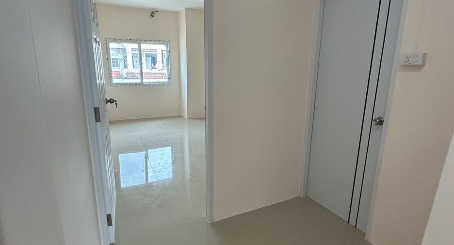 For rent 4 bedrooms townhouse in Rat Burana, Bangkok