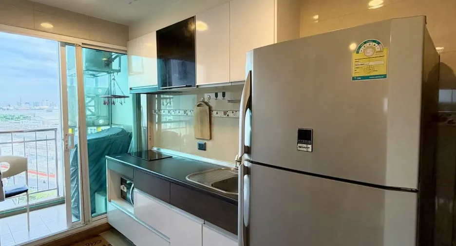 For rent 2 bedrooms condo in Huai Khwang, Bangkok