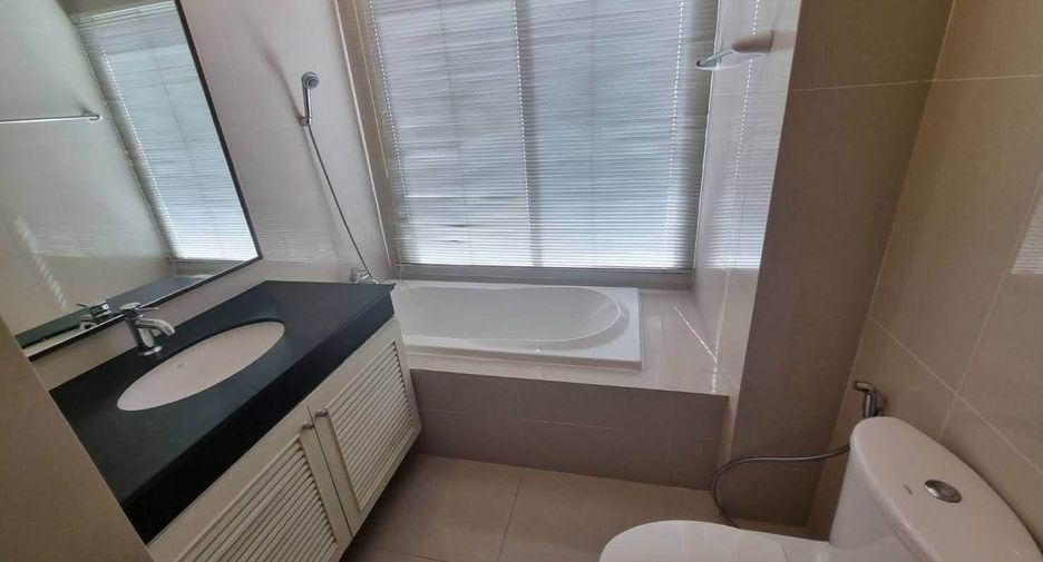 For rent 2 bedrooms condo in Watthana, Bangkok