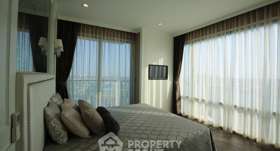 À louer 3 chambres condo à Yan Nawa, Bangkok