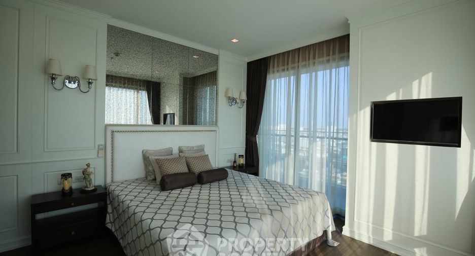 À louer 3 chambres condo à Yan Nawa, Bangkok