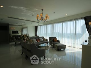 Condo en alquiler de 3 habitaciones en Yan Nawa, Bangkok