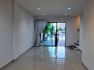 For rent 4 bedrooms townhouse in Bang Khen, Bangkok