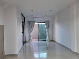 For rent 4 bedrooms townhouse in Bang Khen, Bangkok