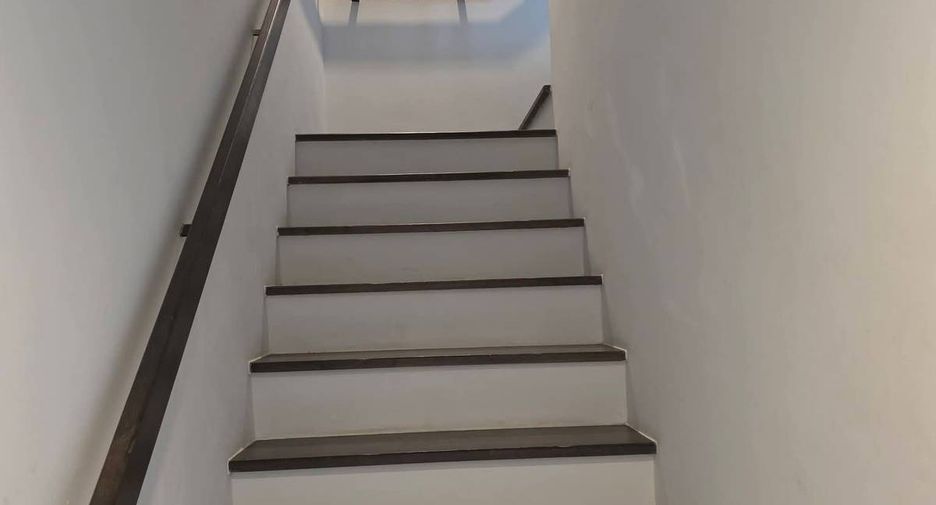 For rent 4 bedrooms townhouse in Bang Khen, Bangkok