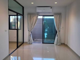 For rent 4 bedrooms townhouse in Bang Khen, Bangkok
