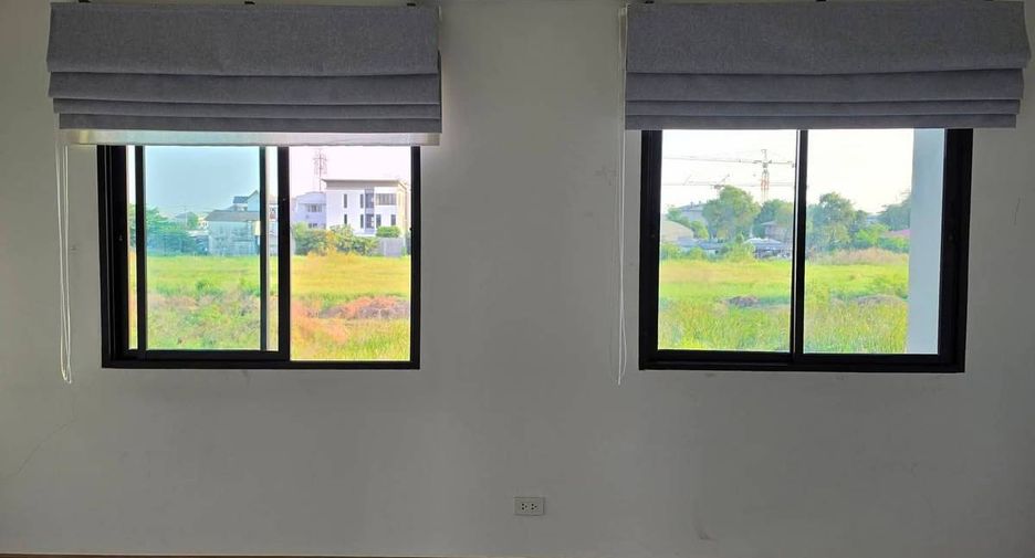 For rent 4 bedrooms townhouse in Bang Khen, Bangkok